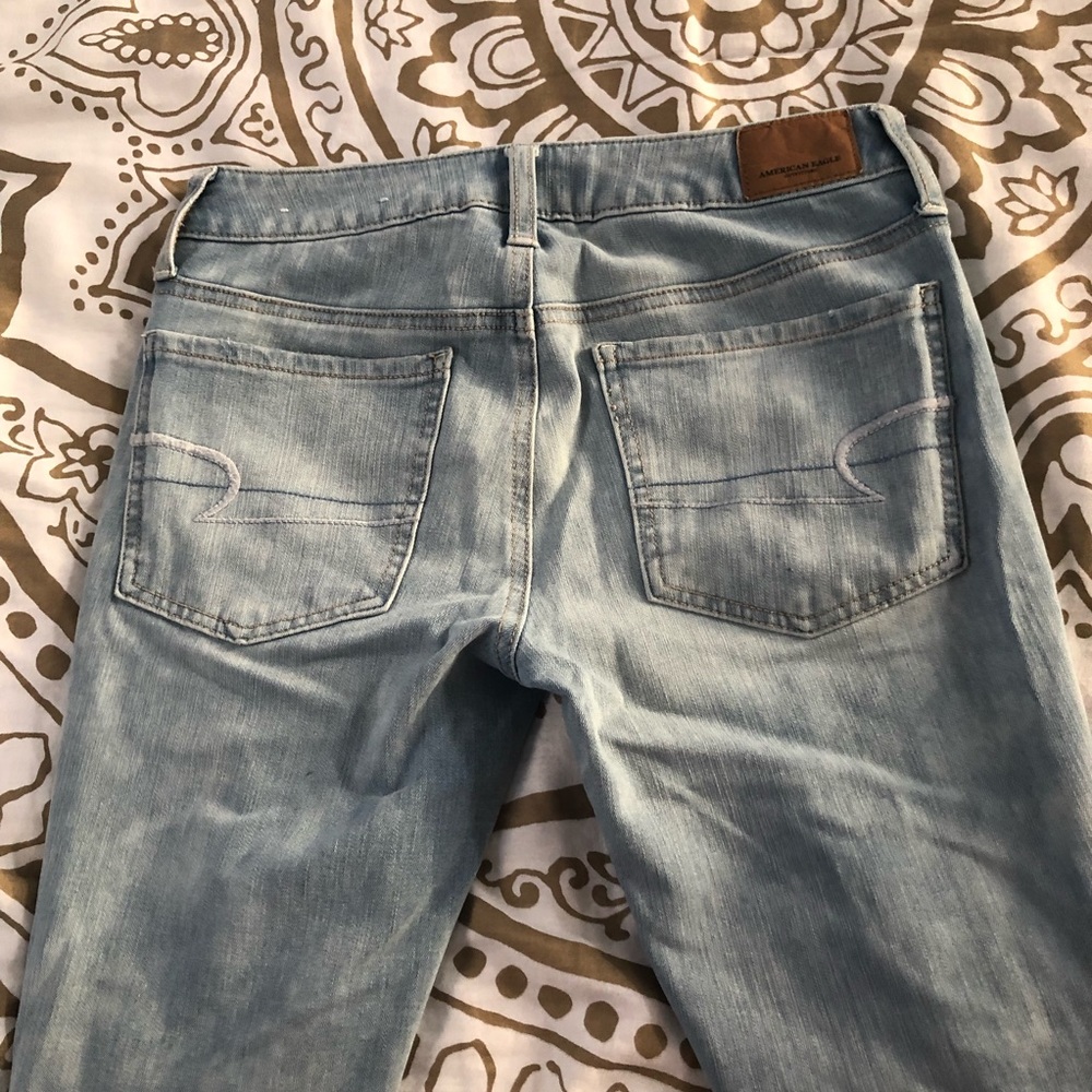 AE LIGHT WASH RIPPED JEANS - Picture 3 of 8